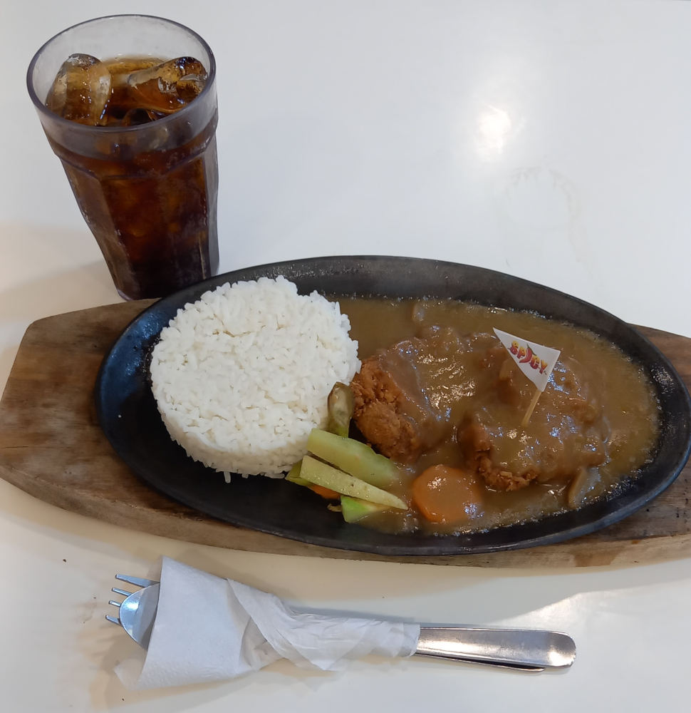 Orange Brutus Sizzling Zapper meal plate with 1 rice, 2 crispy fried chicken fillets, gravy with veggies, and a drink