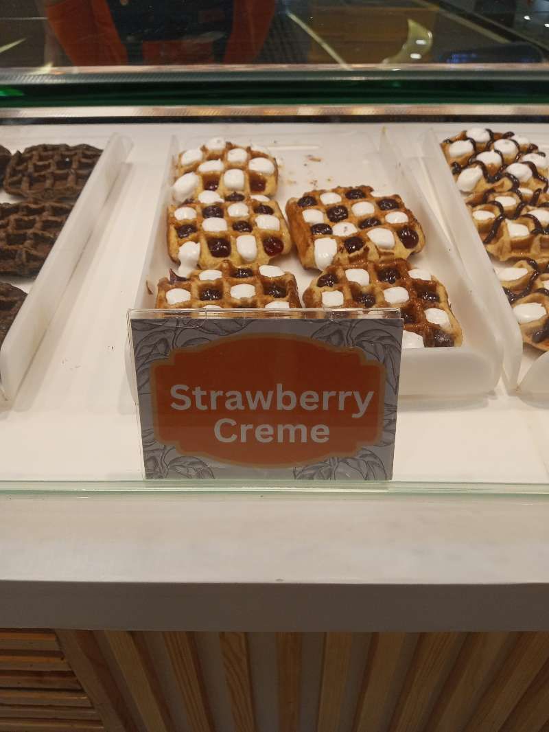 Danidoo Strawberry Creme Premium Belgian Waffle