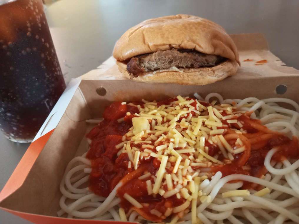 Jollibee: S3 Jolly Spaghetti with Yumburger and Drink Review